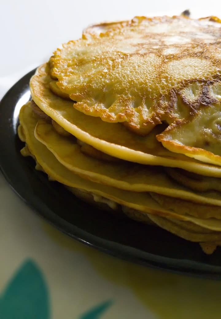 Vegane Pfannkuchen - Rezept für süßen Grundteig mit Apfelmus